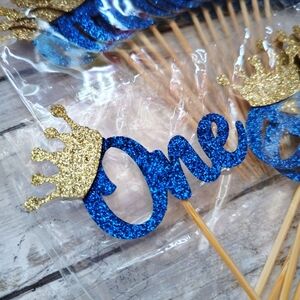 Crown/ One caketoppers